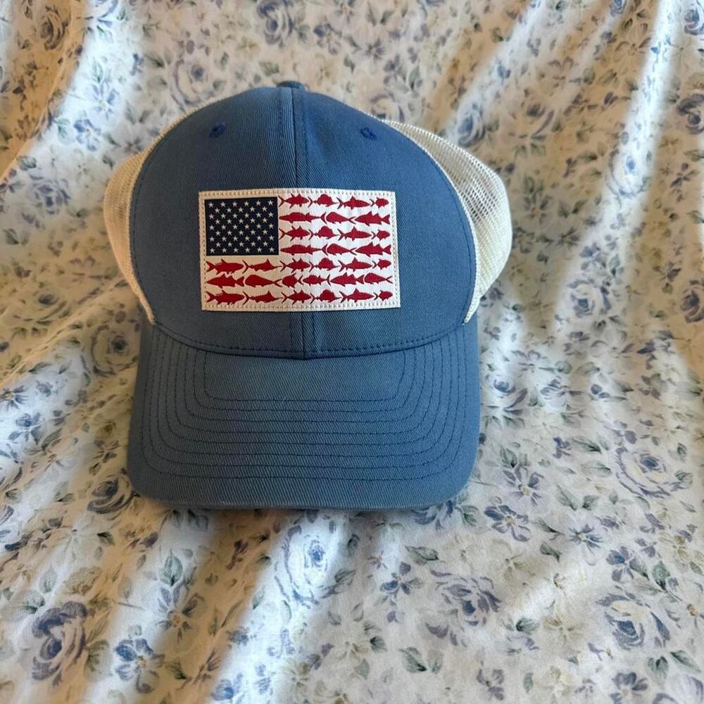 Columbia pfg fish flag trucker